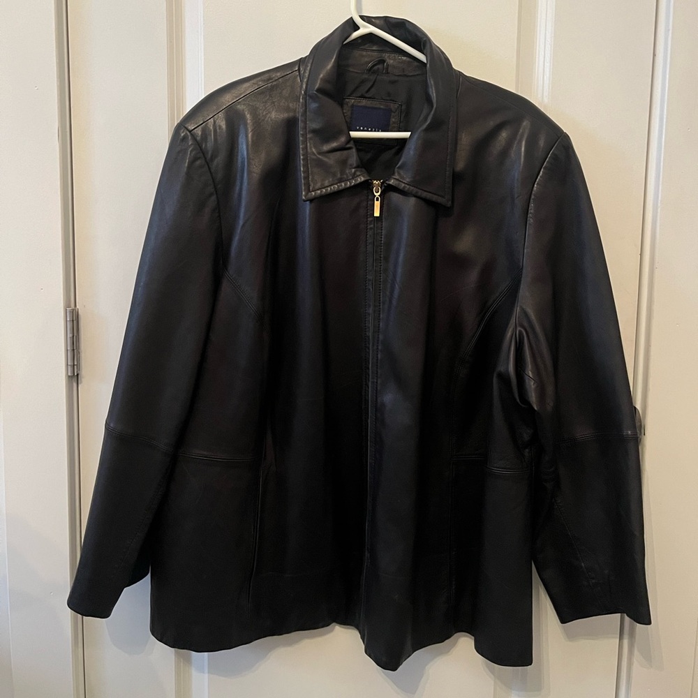 Vintage Black Venezia leather zip up sleek jacket